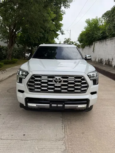 TOYOTA SEQUOIA CAPSTONE NUEVA 