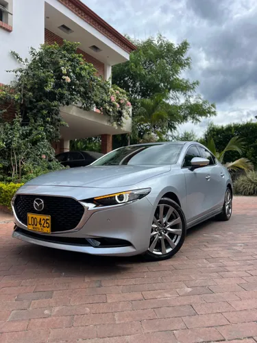 MAZDA 3 GRAND TOURING LX HIBRIDO 2024
