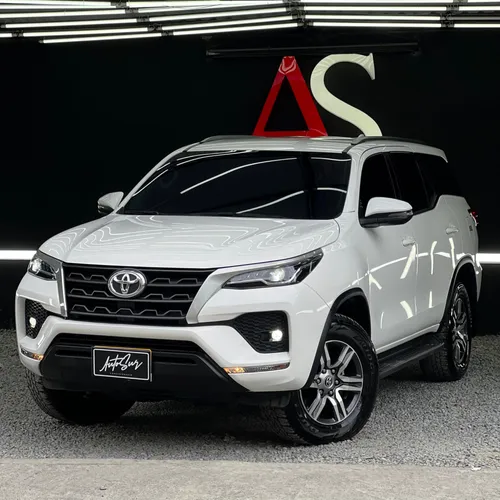 TOYOTA FORTUNER SR 2.4 2024
