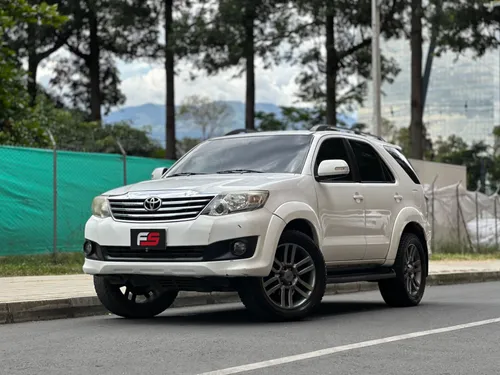 TOYOTA FORTUNER SR5 2015