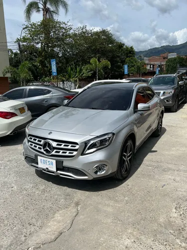 MERCEDES BENZ GLA200