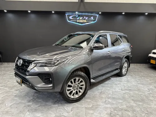 Toyota Fortuner SRV 