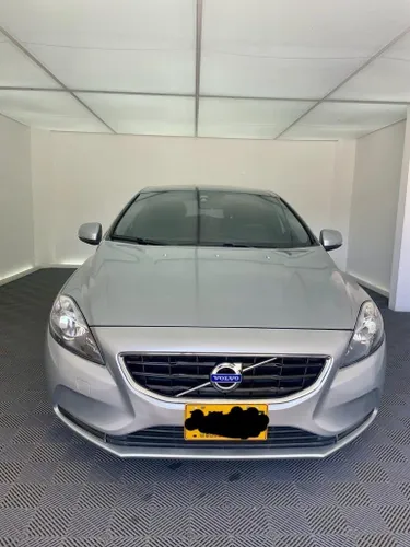 Volvo v40 2016