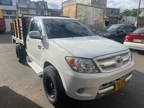 Toyota Hilux 2.7 Estacas