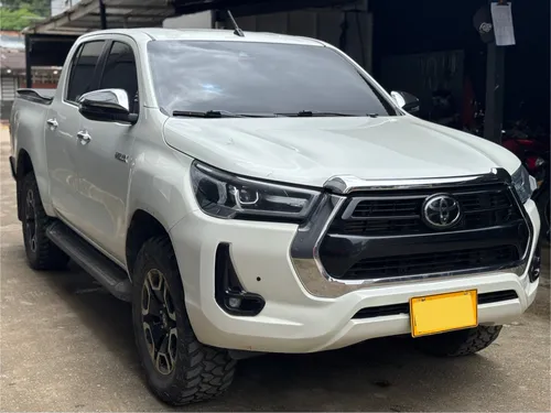 Toyota Hilux SRX 2.8 2022 4x4 DIÉSEL automático 
