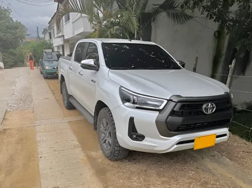 Toyota Hilux 2.4 SRV Diésel 2023