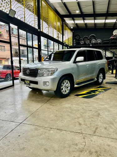 Toyota land cruiser imperial Lc200 Sahara diésel blindado 