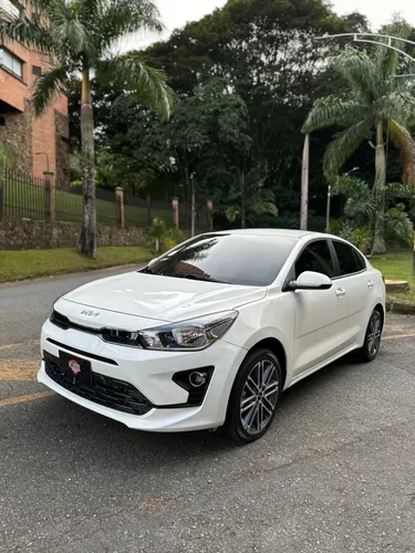 Kia rio sedan vibrant 2023
