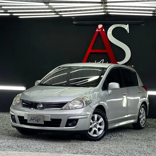 Nissan tiida hb 2012