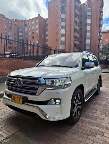Toyota Sahara lc200 Vxr 2017 4.5 Diesel