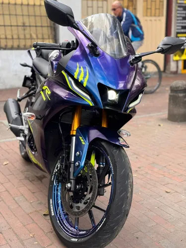 Yamaha YZF R15 v4 modelo 2025