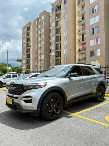 FORD EXPLORER ST MODELO 2022 version mas deportiva potencia americana