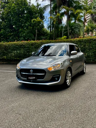 Suzuki Swift 1.2 Híbrido 2022  25.000 kms   Transmisión mecánica   Motor 1.2 Gasoeléctrico