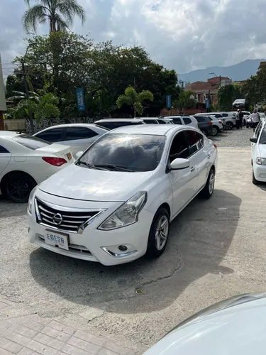 NISSAN VERSA ADVANCED CON GAS