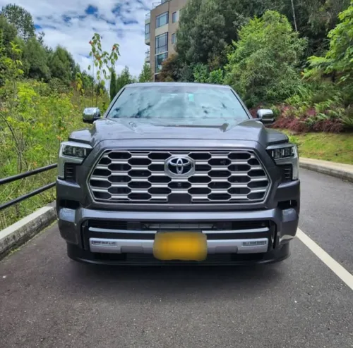 TOYOTA SEQUOIA CAPSTONE HIBRIDA 2024
