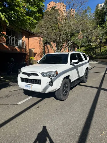 TOYOTA 4RUNNER sr5