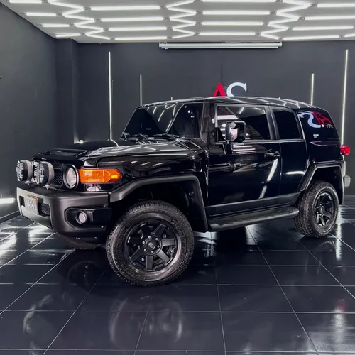 TOYOTA FJ CRUISER BLACK AND WHITE 4.0 2018 AT