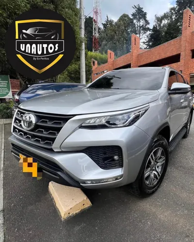 Vendo Toyota fortuner 2.4cc Diesel modelo 2023 con 20.600 kms