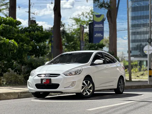 HYUNDAI ACCENT GL 2015