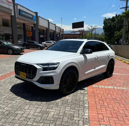 AUDI Q8 2019