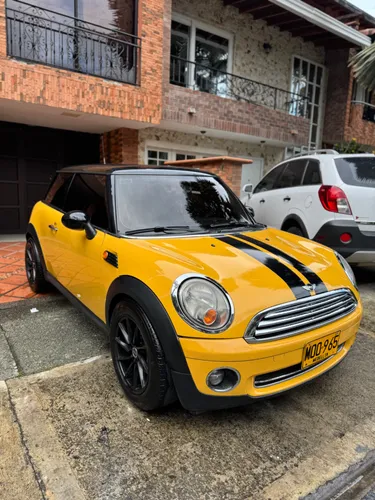 Mini Cooper modelo 2009 a el día 