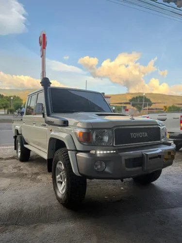 Toyota land cruiser hembrita 4.5 V8 DIESEL 