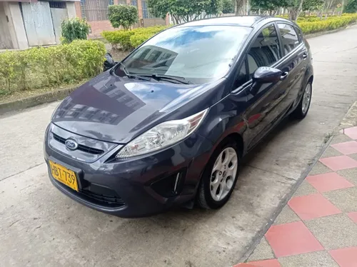 Ford Fiesta Hatchback SE Mecánico modelo 2013