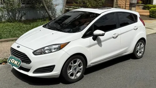 FORD FIESTA 2015 AUTOMATICO CON ESCOTILLA FULL EQUIPO