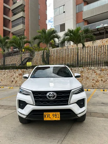 TOYOTA FORTUNER 2022