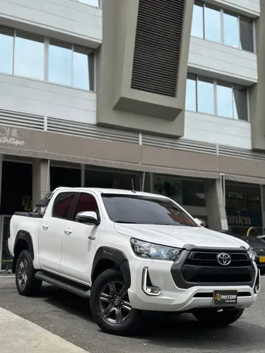 TOYOYA HILUX 