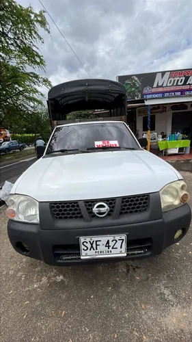 Nissan Frontier de estacas 
