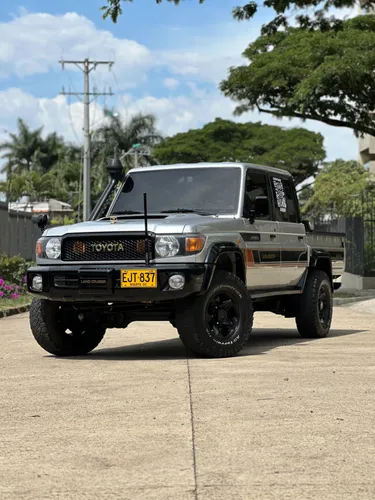 Toyota VDJ 79L TOYOTA MUCHOS EXTRAS 