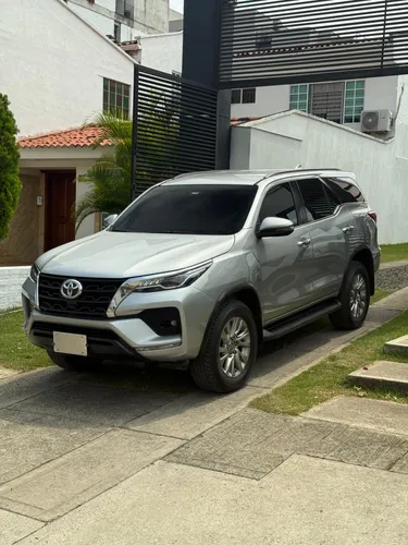 Toyota Fortuner SR 2022 Diésel 