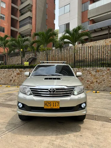 TOYOTA FORTUNER  SRV 2014