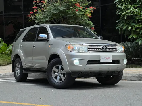 Toyota Fortuner SR5 2.7 4x4