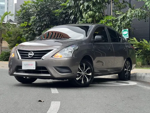 Nissan Versa Advance 2019