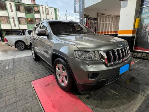 Jeep GrandCherokee Limited 3.6L Modelo 2011.