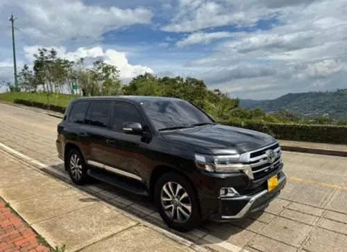 Toyota Lc200 Sahara blindada 2013