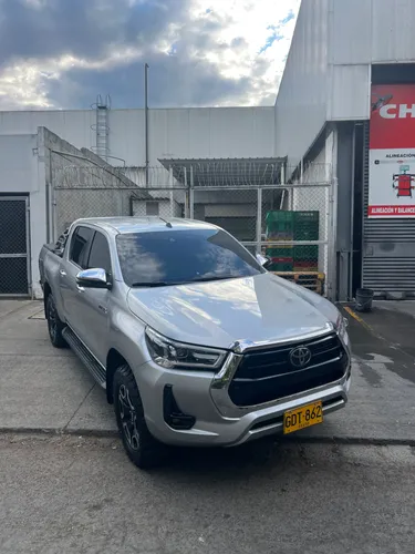 Toyota hilux SRX 2.8 Diésel 4x4 2023