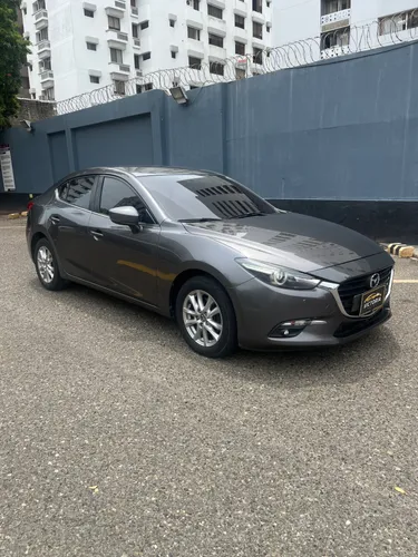 Mazda 3 Touring Aut modelo 2019 96.000 kms 