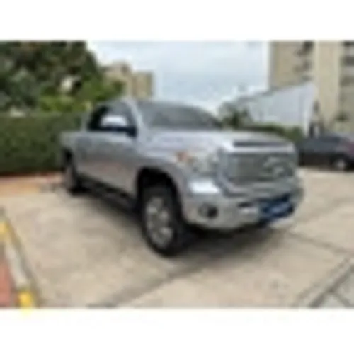 Toyota Tundra Crewmax Platinum 5.7 V8 Gasolina Automático 4x4