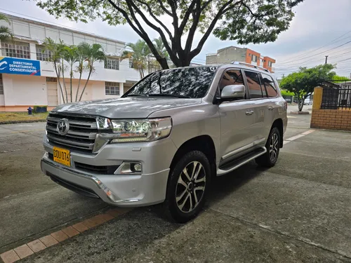 Toyota LC200 Sahara vxr blindado 2 plus diesel 4.5 