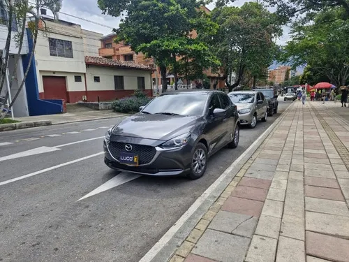 Mazda 2 Touring Hatchback Automático Único Dueo