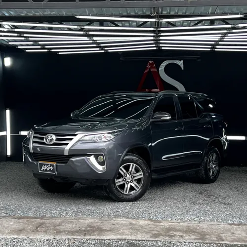 Toyota Fortuner Street 2018 2.7 