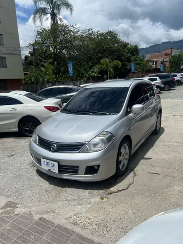 NISSAN TIIDA SALVAMENTO