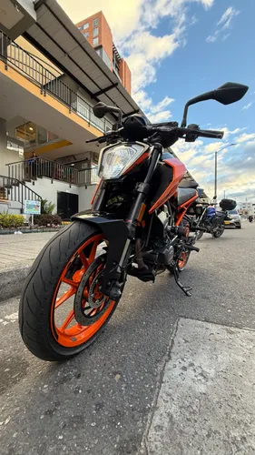 KTM DUKE 200 NG único dueno