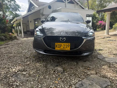 Mazda 2 Touring modelo 2022