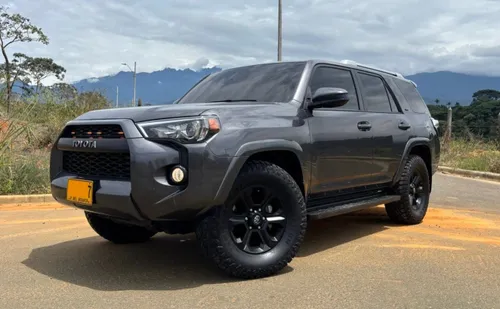 Toyota 4Runner SR5 4.0 Gasolina modelo 2020