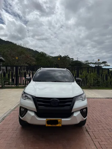TOYOTA FORTUNER 