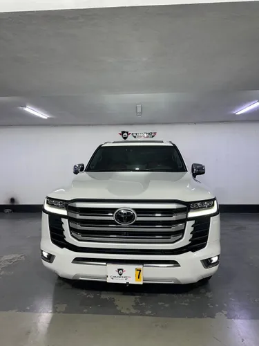Toyota Land Cruiser LC300 VXR 2023